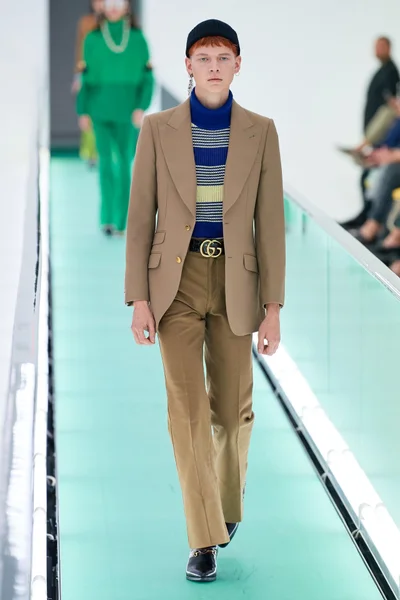 Look 60